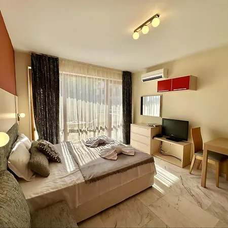 Апартамент River Park Menada *